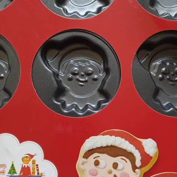Elf On The Shelf Cookie Cake Pan - Picture 2 of 3